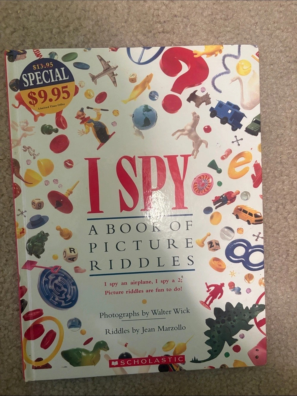 Scholastic I Spy: A Book of Picture Riddles Book